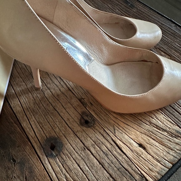 Michael Kors Classic Nude Presley Pumps - 9.5 - Picture 3 of 6